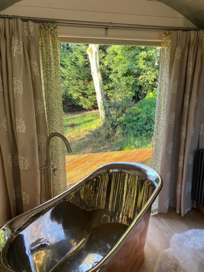 Chez Maurice Luxury Shepherds Hut With Bath And Hot Tub Kelling ภายนอก รูปภาพ